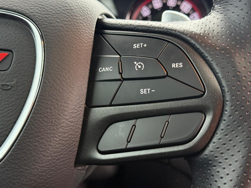 Dodge Challenger Vehicle Full-screen Gallery Image 15