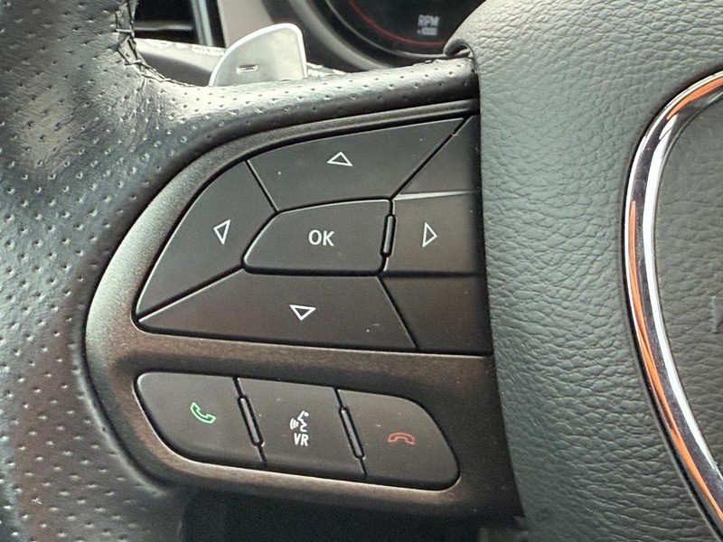 Dodge Challenger Vehicle Full-screen Gallery Image 17