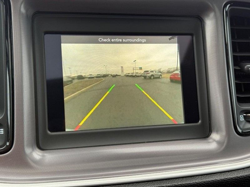 Dodge Challenger Vehicle Full-screen Gallery Image 21