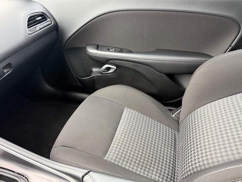 Dodge Challenger Vehicle Full-screen Gallery Image 24