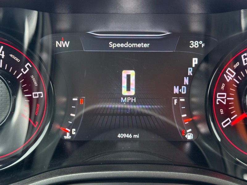 Dodge Challenger Vehicle Full-screen Gallery Image 25