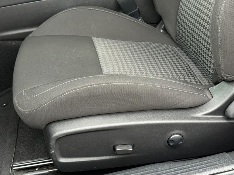 Dodge Challenger Vehicle Full-screen Gallery Image 27