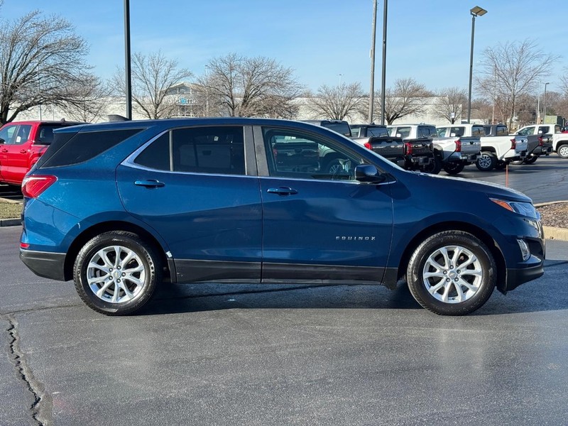 Chevrolet Equinox Vehicle Full-screen Gallery Image 02