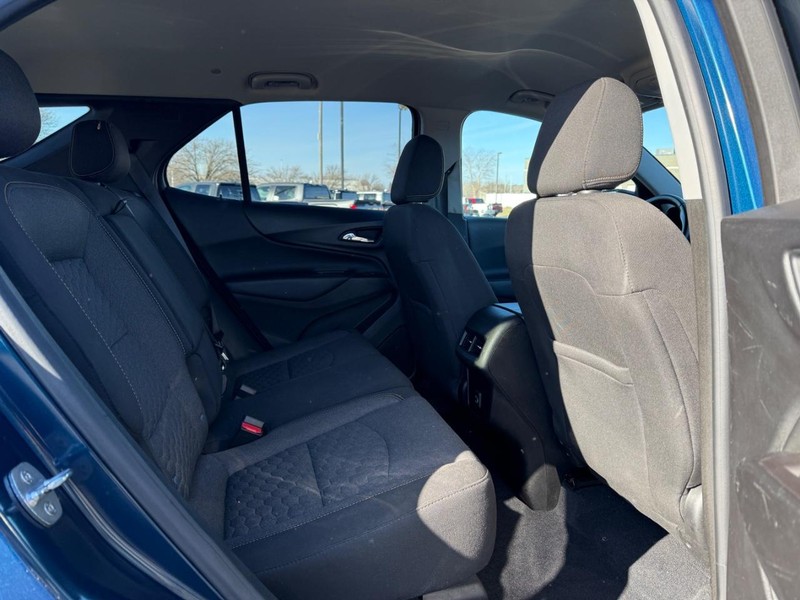 Chevrolet Equinox Vehicle Full-screen Gallery Image 09