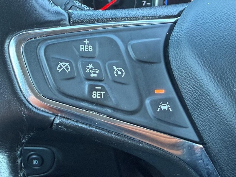 Chevrolet Equinox Vehicle Full-screen Gallery Image 12