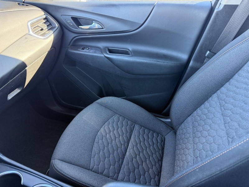 Chevrolet Equinox Vehicle Full-screen Gallery Image 19