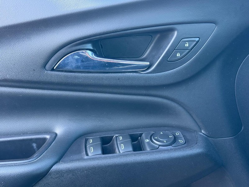 Chevrolet Equinox Vehicle Full-screen Gallery Image 21