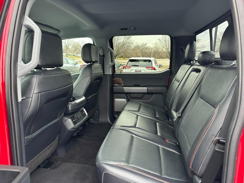 Ford F-150 Vehicle Full-screen Gallery Image 10