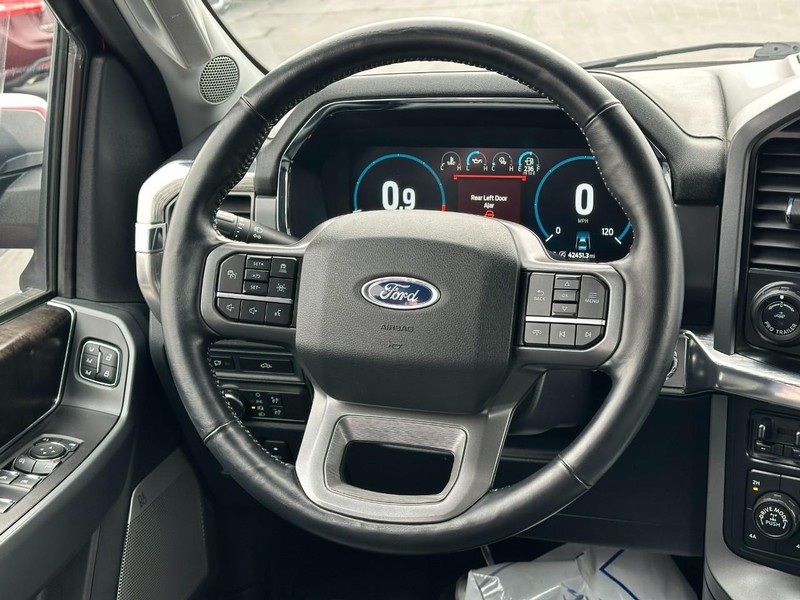 Ford F-150 Vehicle Full-screen Gallery Image 12
