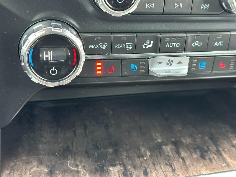 Ford F-150 Vehicle Full-screen Gallery Image 23