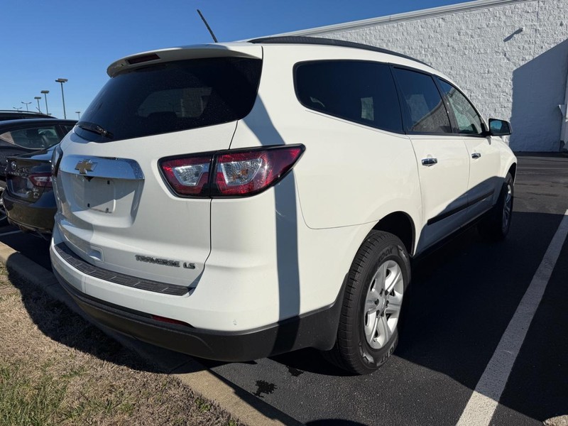 Chevrolet Traverse Vehicle Full-screen Gallery Image 02