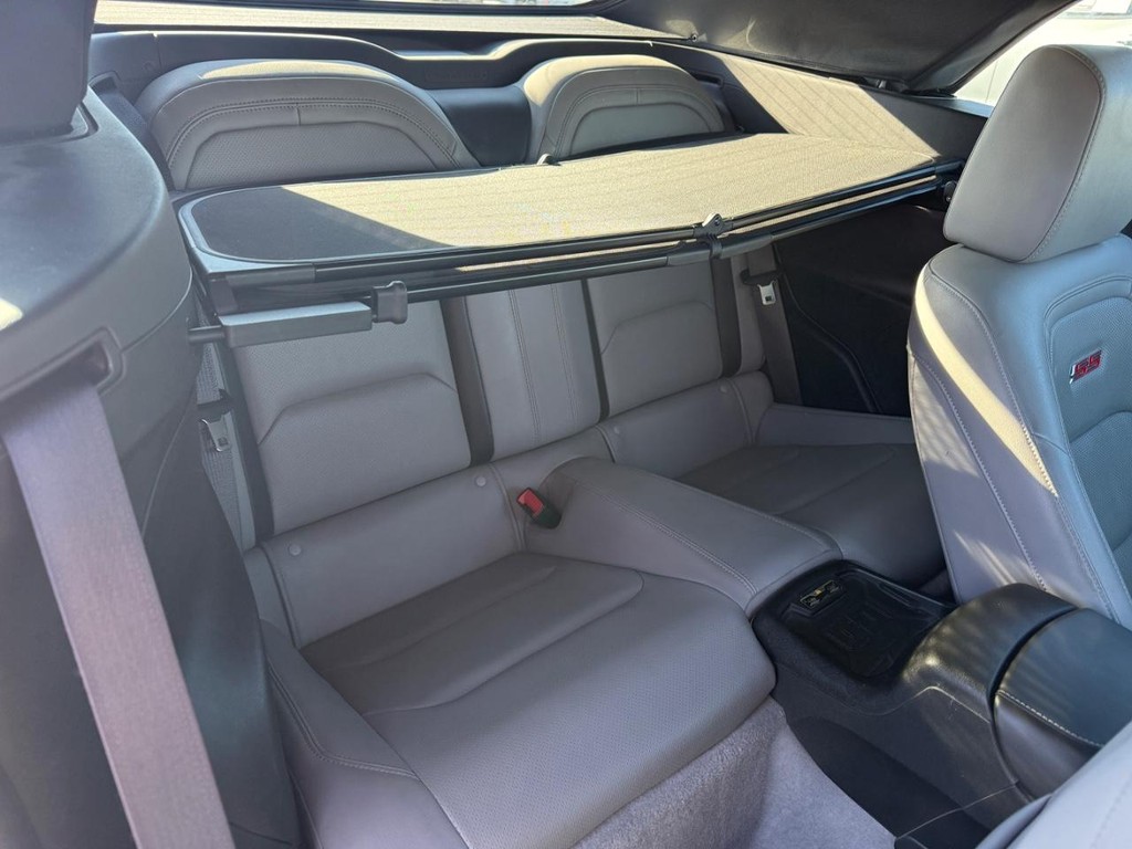 Chevrolet Camaro Vehicle Full-screen Gallery Image 11