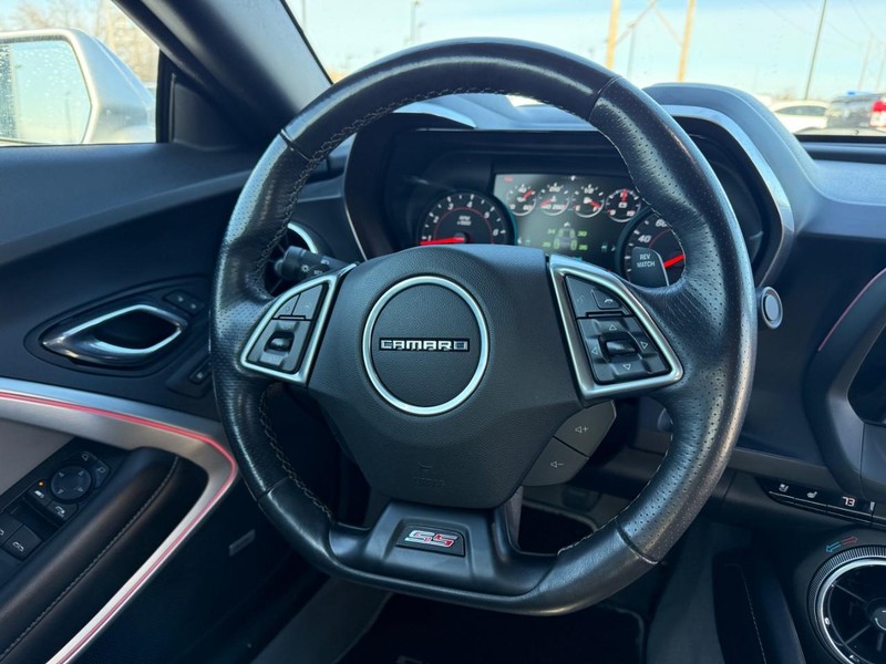 Chevrolet Camaro Vehicle Full-screen Gallery Image 13