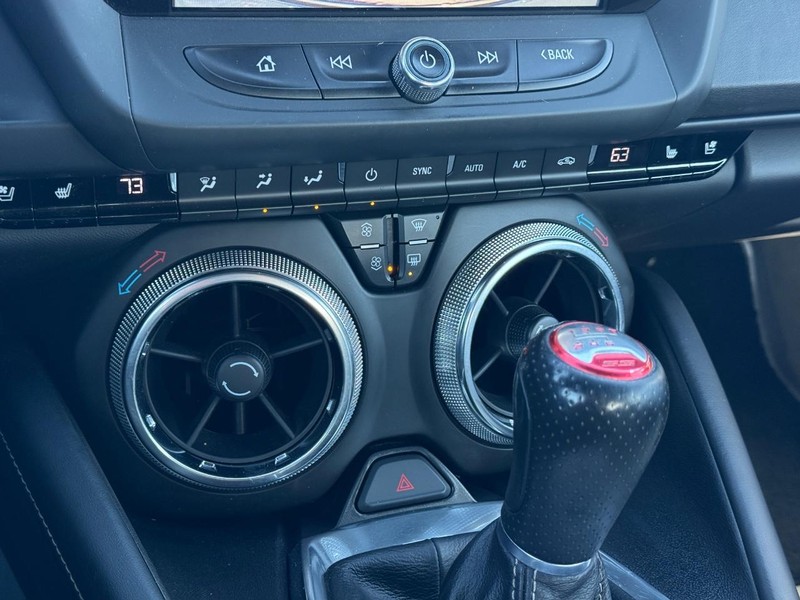 Chevrolet Camaro Vehicle Full-screen Gallery Image 19