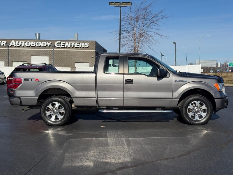 Ford F-150 Vehicle Full-screen Gallery Image 02