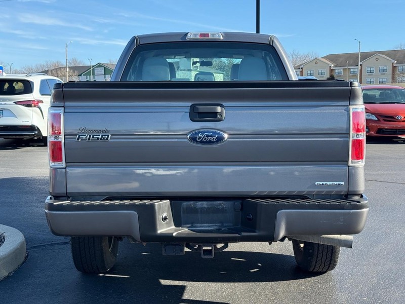 Ford F-150 Vehicle Full-screen Gallery Image 04