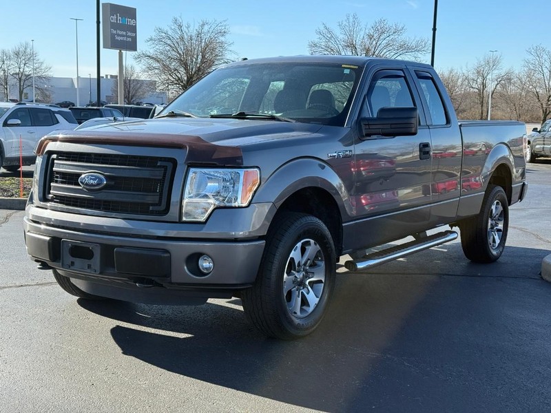 Ford F-150 Vehicle Full-screen Gallery Image 08