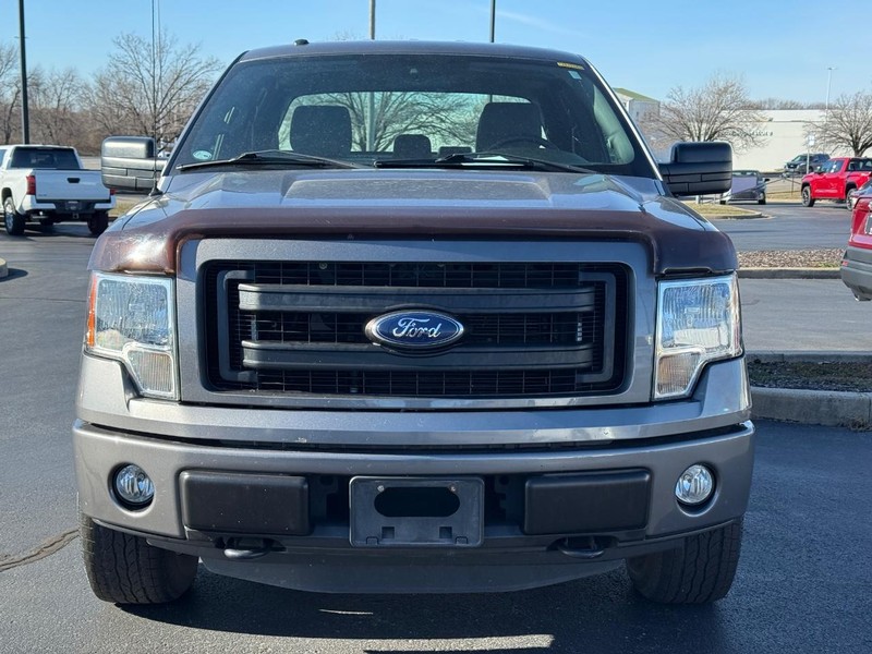 Ford F-150 Vehicle Full-screen Gallery Image 09