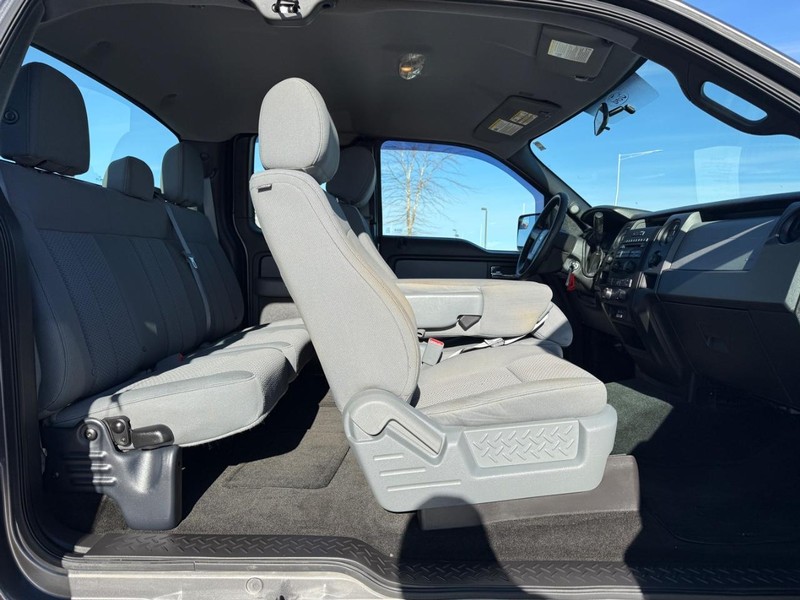 Ford F-150 Vehicle Full-screen Gallery Image 10