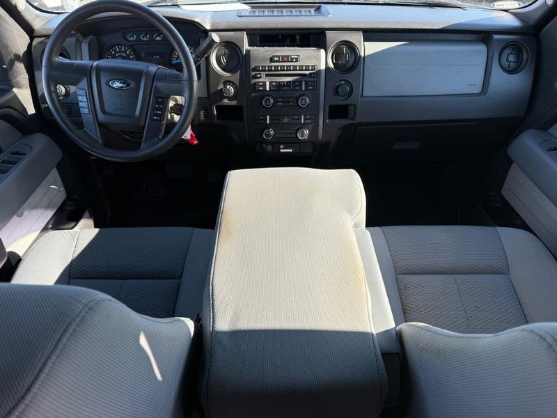 Ford F-150 Vehicle Full-screen Gallery Image 11