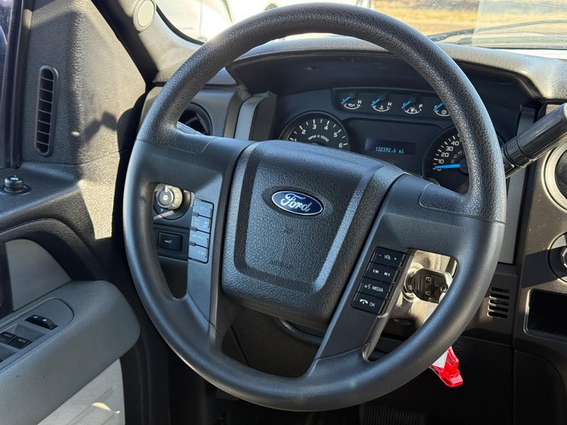 Ford F-150 Vehicle Full-screen Gallery Image 12