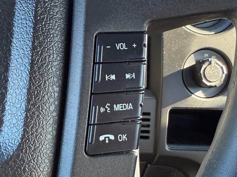 Ford F-150 Vehicle Full-screen Gallery Image 14