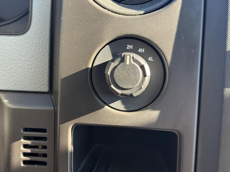 Ford F-150 Vehicle Full-screen Gallery Image 15