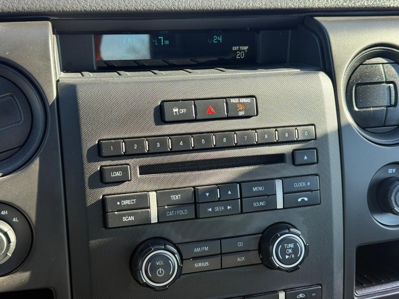 Ford F-150 Vehicle Full-screen Gallery Image 16