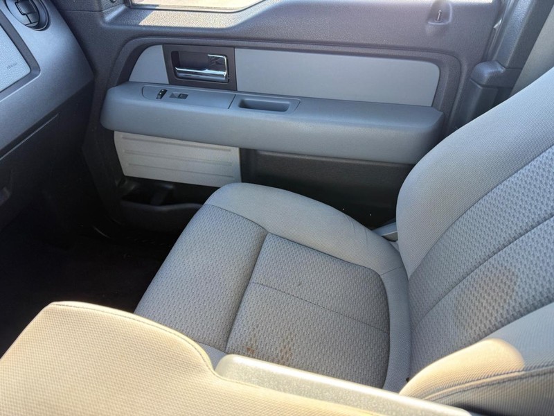 Ford F-150 Vehicle Full-screen Gallery Image 18