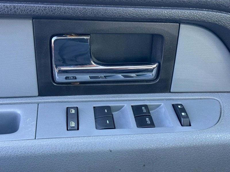 Ford F-150 Vehicle Full-screen Gallery Image 20