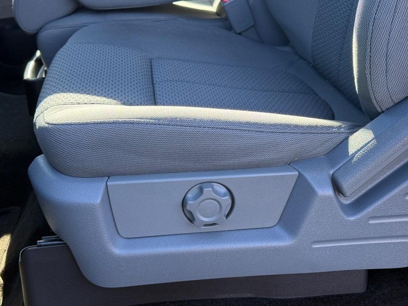 Ford F-150 Vehicle Full-screen Gallery Image 21