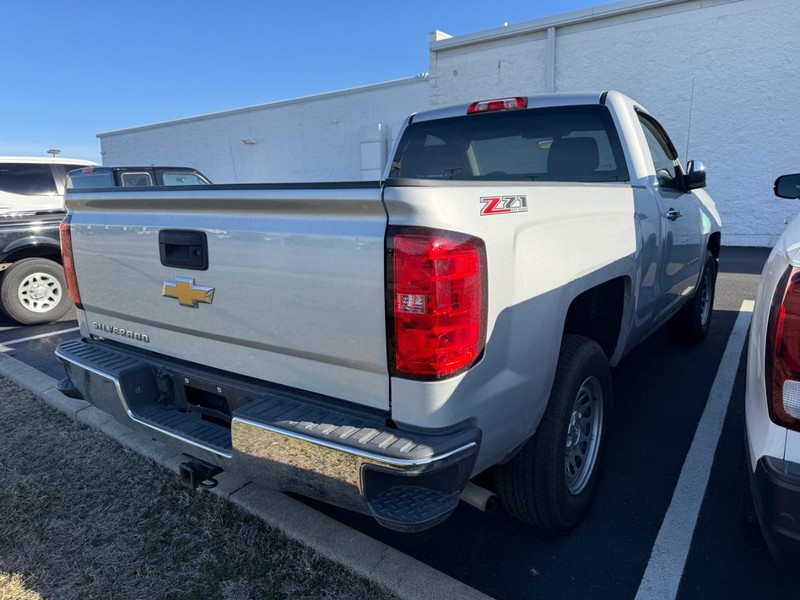 Chevrolet Silverado 1500 Vehicle Full-screen Gallery Image 02