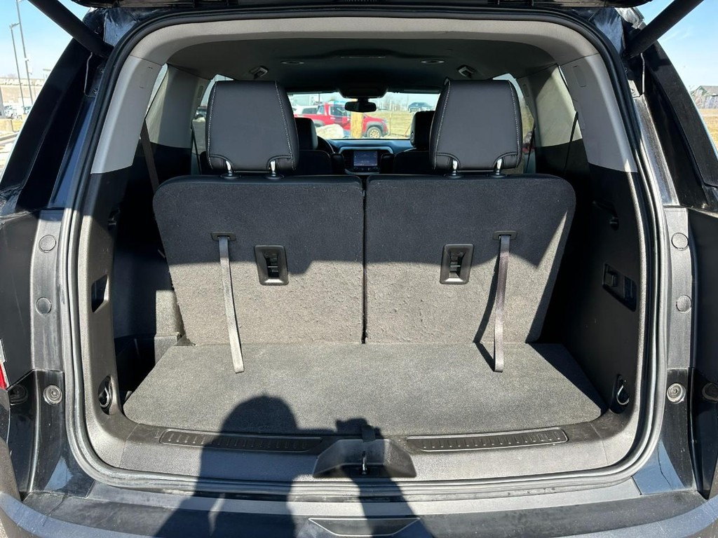 GMC Acadia Vehicle Full-screen Gallery Image 05