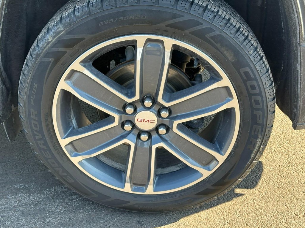 GMC Acadia Vehicle Full-screen Gallery Image 06