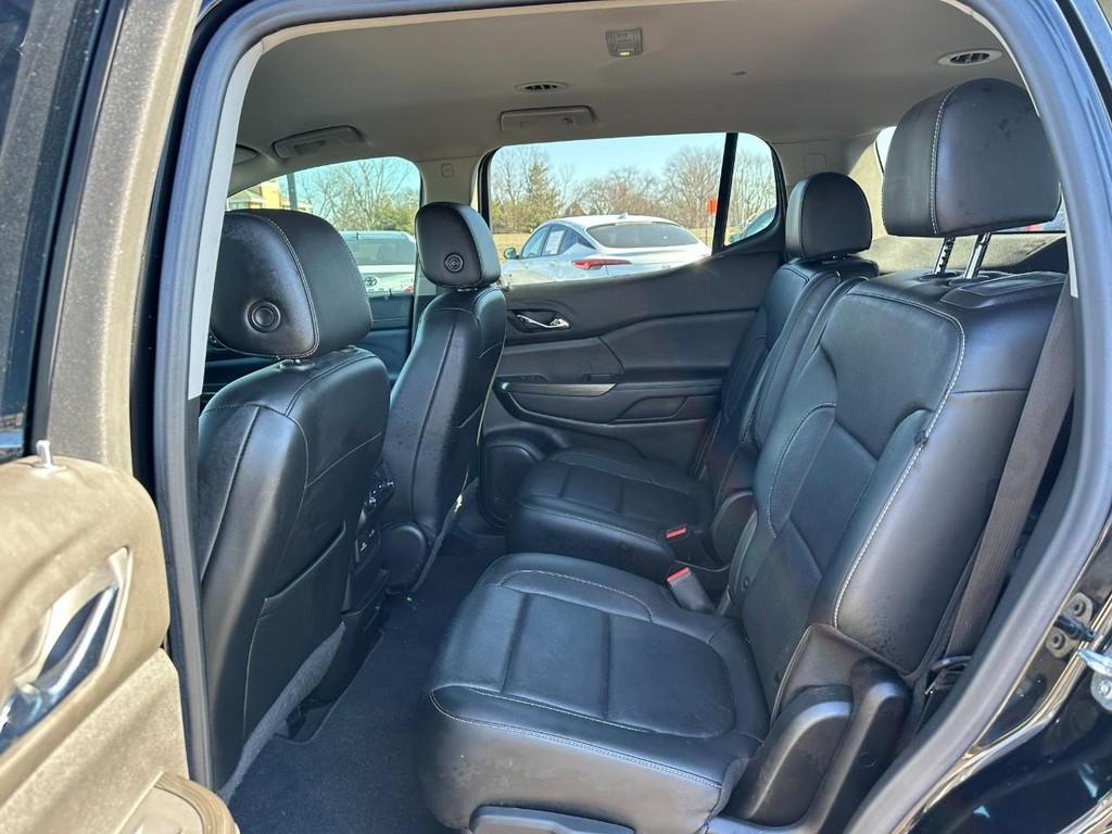 GMC Acadia Vehicle Full-screen Gallery Image 10