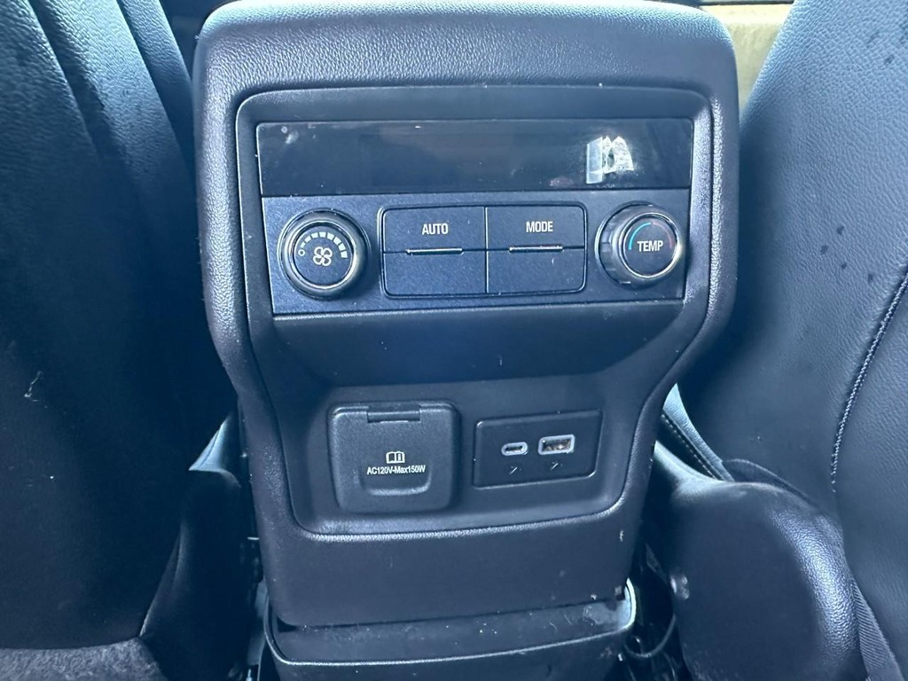 GMC Acadia Vehicle Full-screen Gallery Image 12