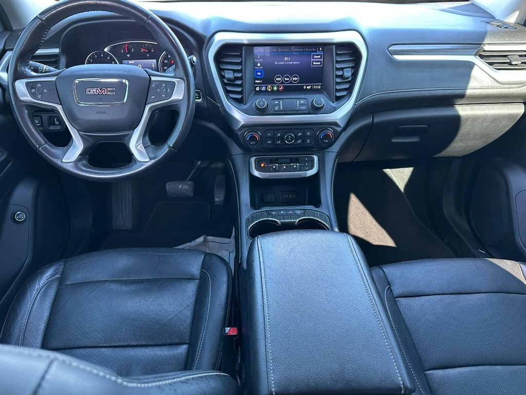 GMC Acadia Vehicle Full-screen Gallery Image 13