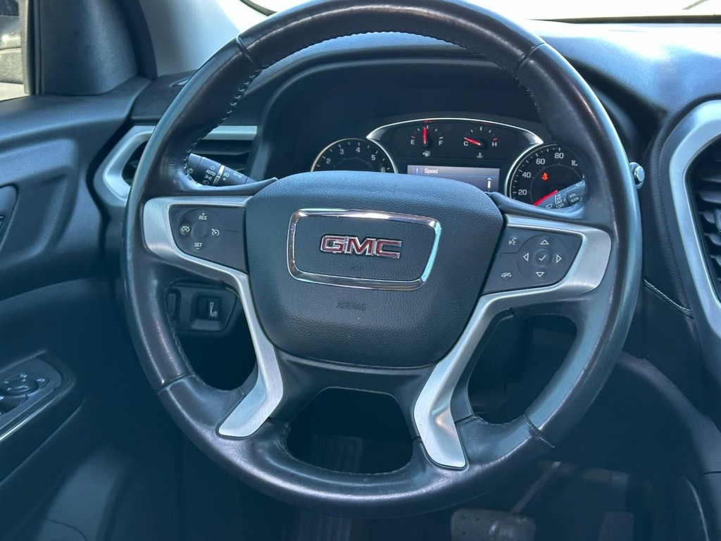 GMC Acadia Vehicle Full-screen Gallery Image 14