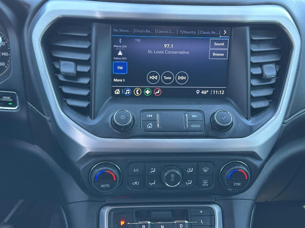 GMC Acadia Vehicle Full-screen Gallery Image 15