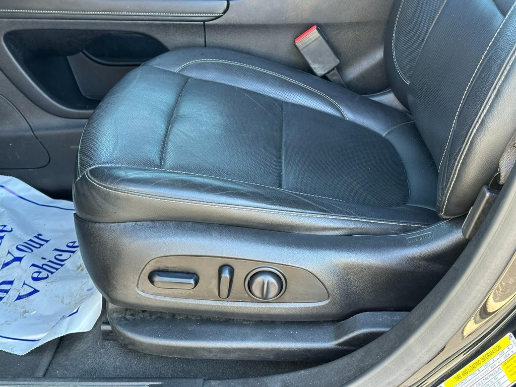 GMC Acadia Vehicle Full-screen Gallery Image 19