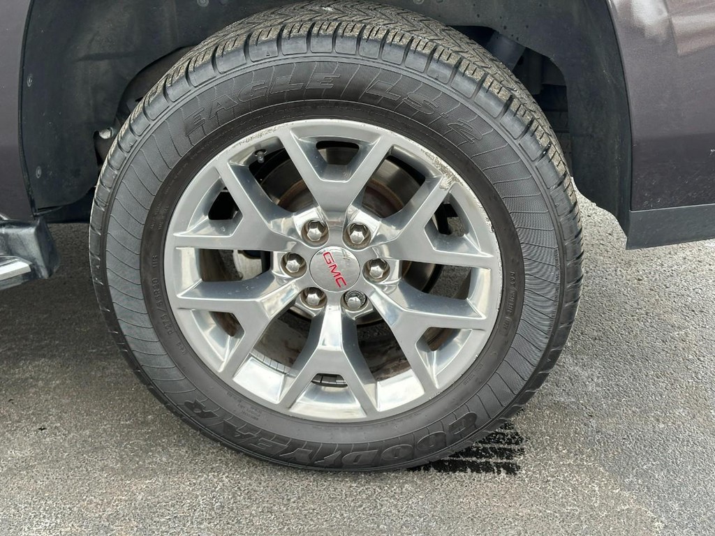 GMC Yukon Vehicle Full-screen Gallery Image 06