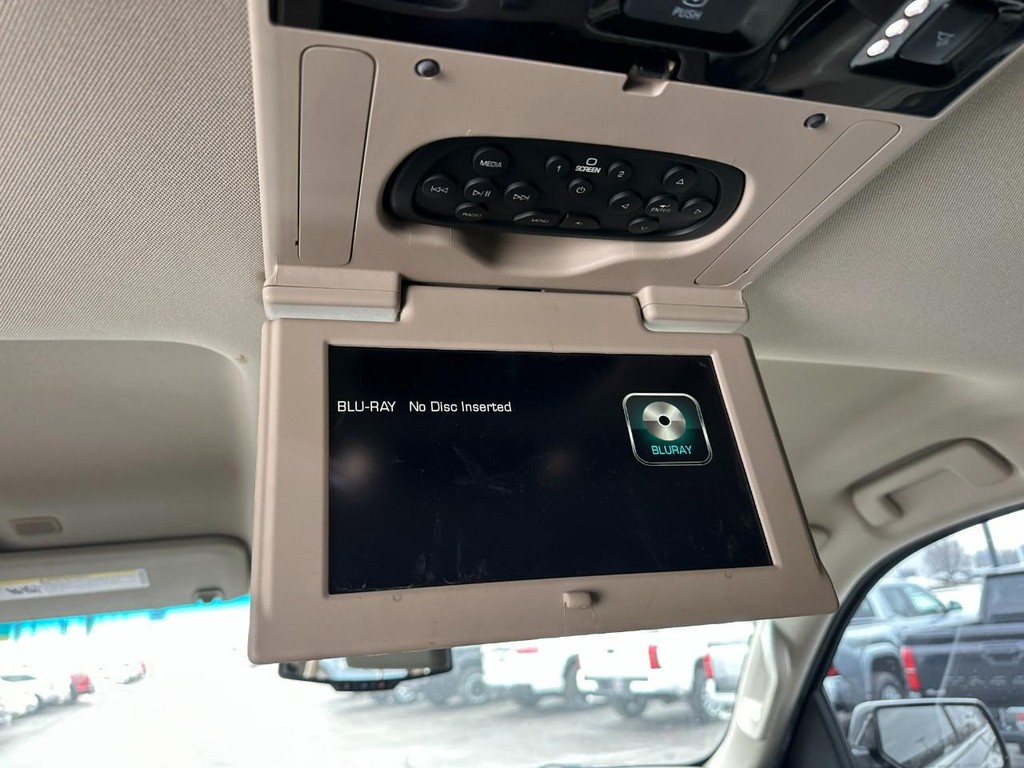 GMC Yukon Vehicle Full-screen Gallery Image 12