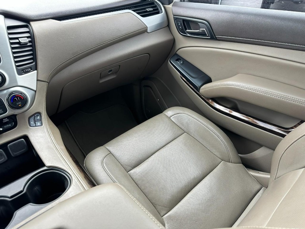 GMC Yukon Vehicle Full-screen Gallery Image 17