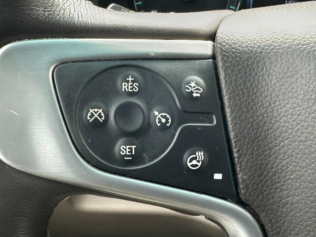 GMC Yukon Vehicle Full-screen Gallery Image 21