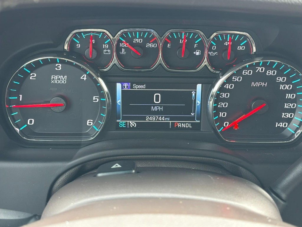 GMC Yukon Vehicle Full-screen Gallery Image 23