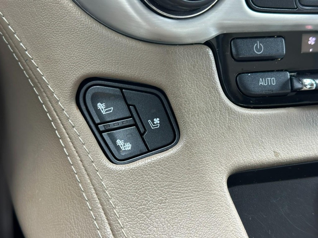 GMC Yukon Vehicle Full-screen Gallery Image 25