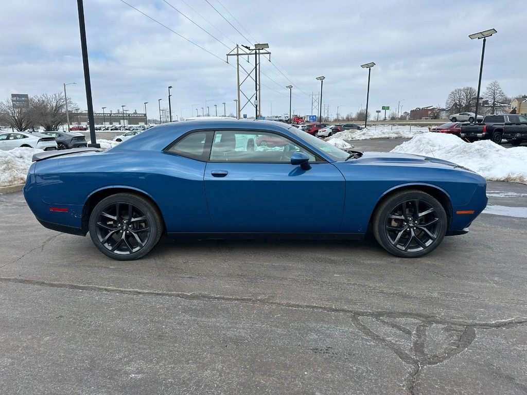 Dodge Challenger Vehicle Full-screen Gallery Image 02