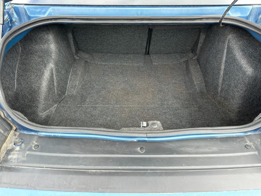 Dodge Challenger Vehicle Full-screen Gallery Image 05