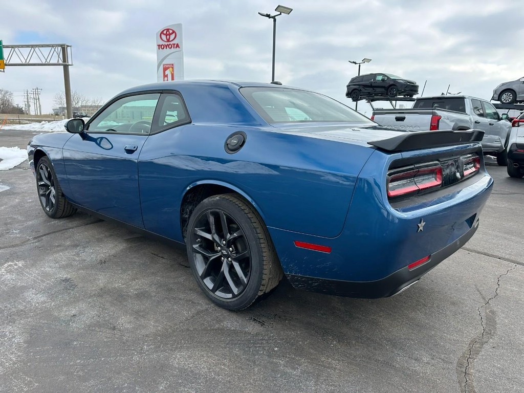 Dodge Challenger Vehicle Full-screen Gallery Image 06