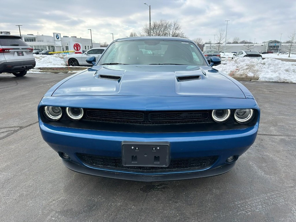 Dodge Challenger Vehicle Full-screen Gallery Image 09